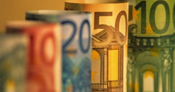 Υπουργείο Οικονομικών : Άμεση επιστροφή ΦΠΑ σε επαγγελματίες που περιμένουν πάνω από 4 μήνες